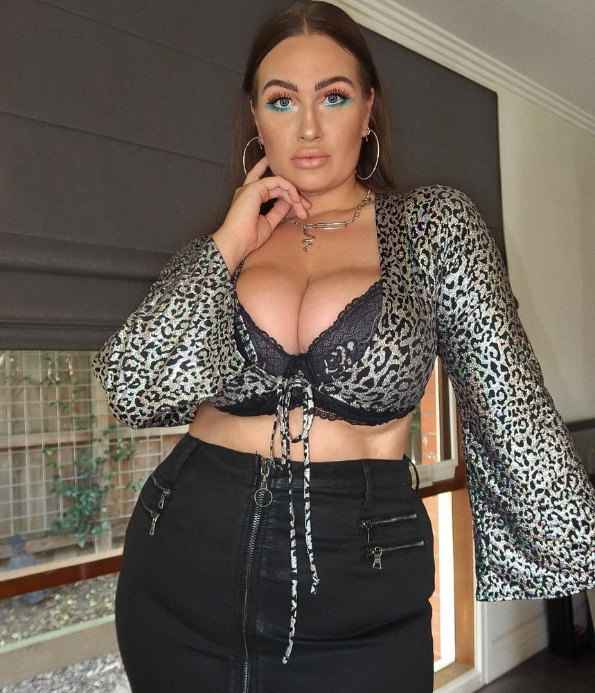 Tetas ..... y un chasis construido para la comodidad 1.0
 #90899885