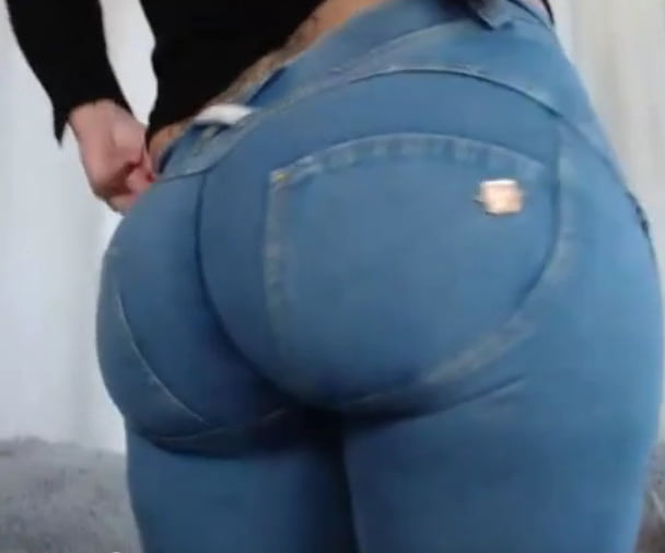 Quel cul ! Une croupe rebondie dans un jeans moulant #103105400