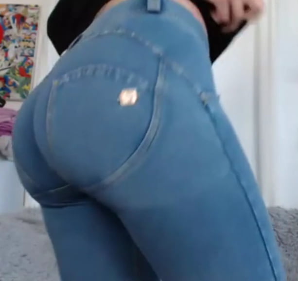 Quel cul ! Une croupe rebondie dans un jeans moulant #103105406