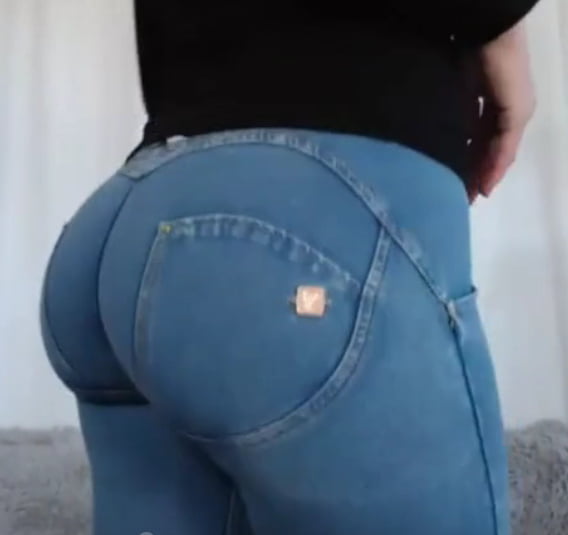 Quel cul ! Une croupe rebondie dans un jeans moulant #103105427