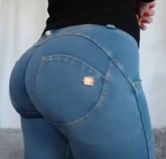 Quel cul ! Une croupe rebondie dans un jeans moulant #103105440