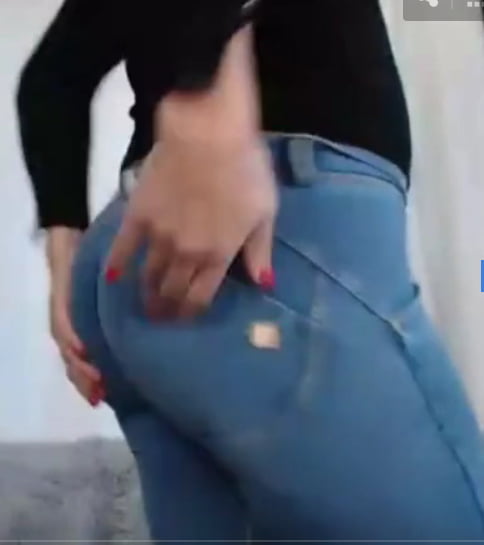 Quel cul ! Une croupe rebondie dans un jeans moulant #103105464
