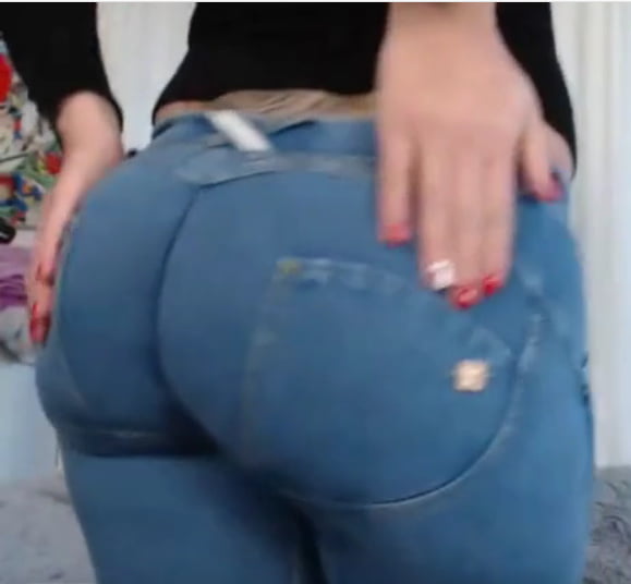Quel cul ! Une croupe rebondie dans un jeans moulant #103105489