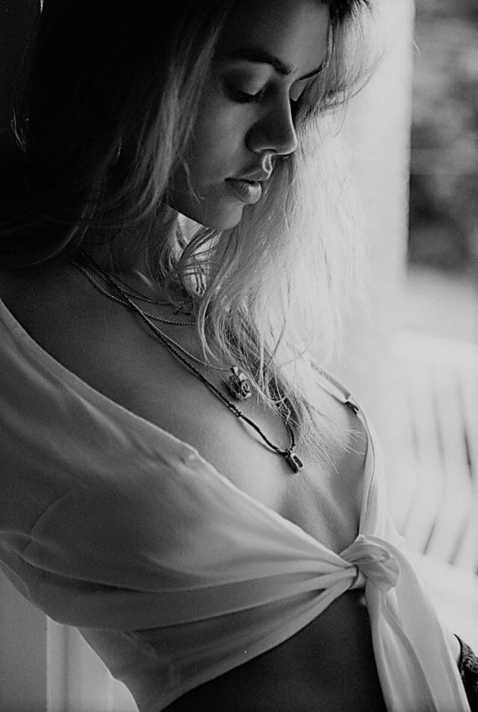 Huebsche Frauen praesentieren stolz ihre Bruestle #54 #93751448