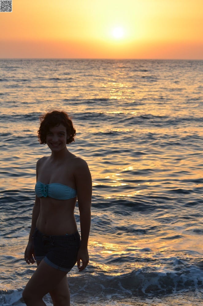 露出した妻たち
 #93359782