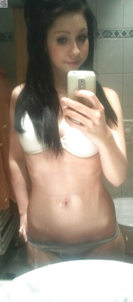 露出した妻たち
 #93359796