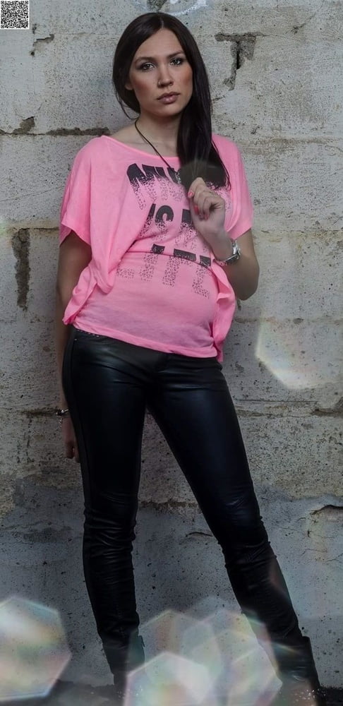 露出した妻たち
 #93359945