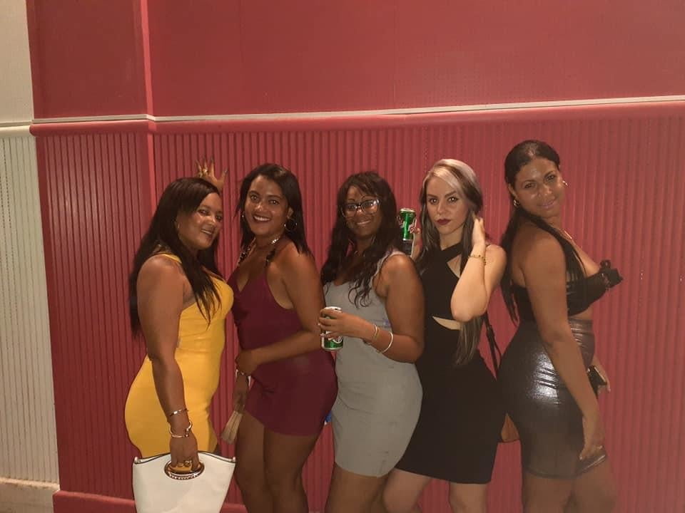 Geliebte und reife Mutter immer noch fickbar
 #94424438