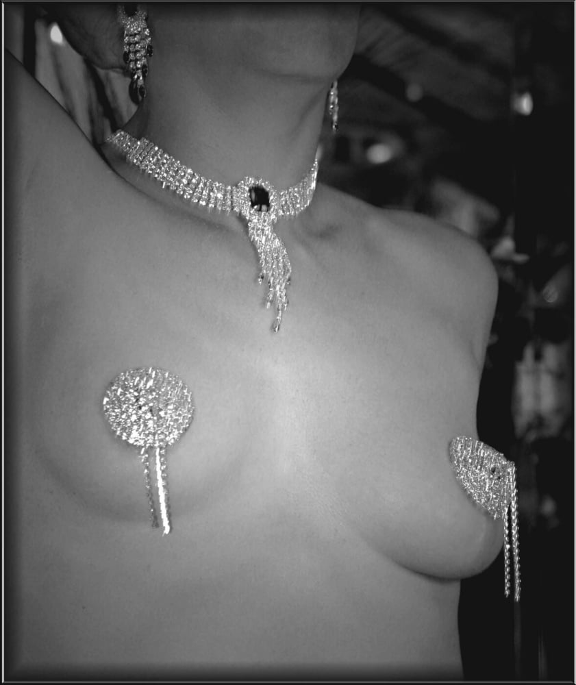 Sexy sub Frau
 #96534987