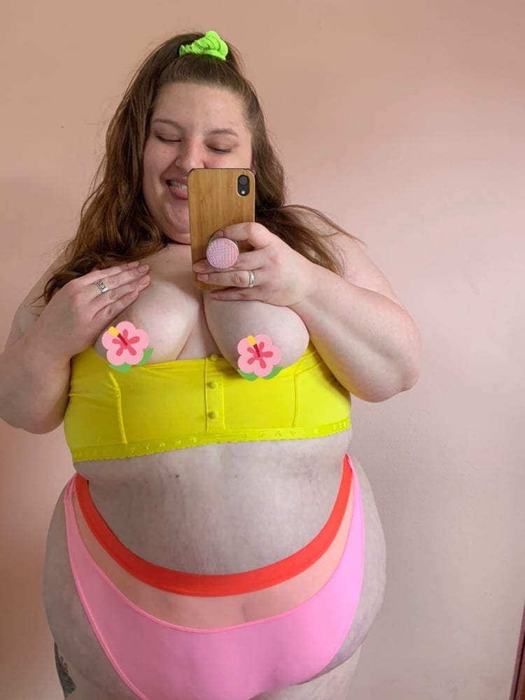 Hoodyman SSBBW 334 . Fat pig Vicky P exposed . #93183401