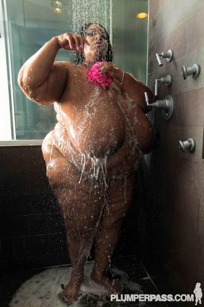 Hoodyman SSBBW 334 . Fat pig Vicky P exposed . #93183818