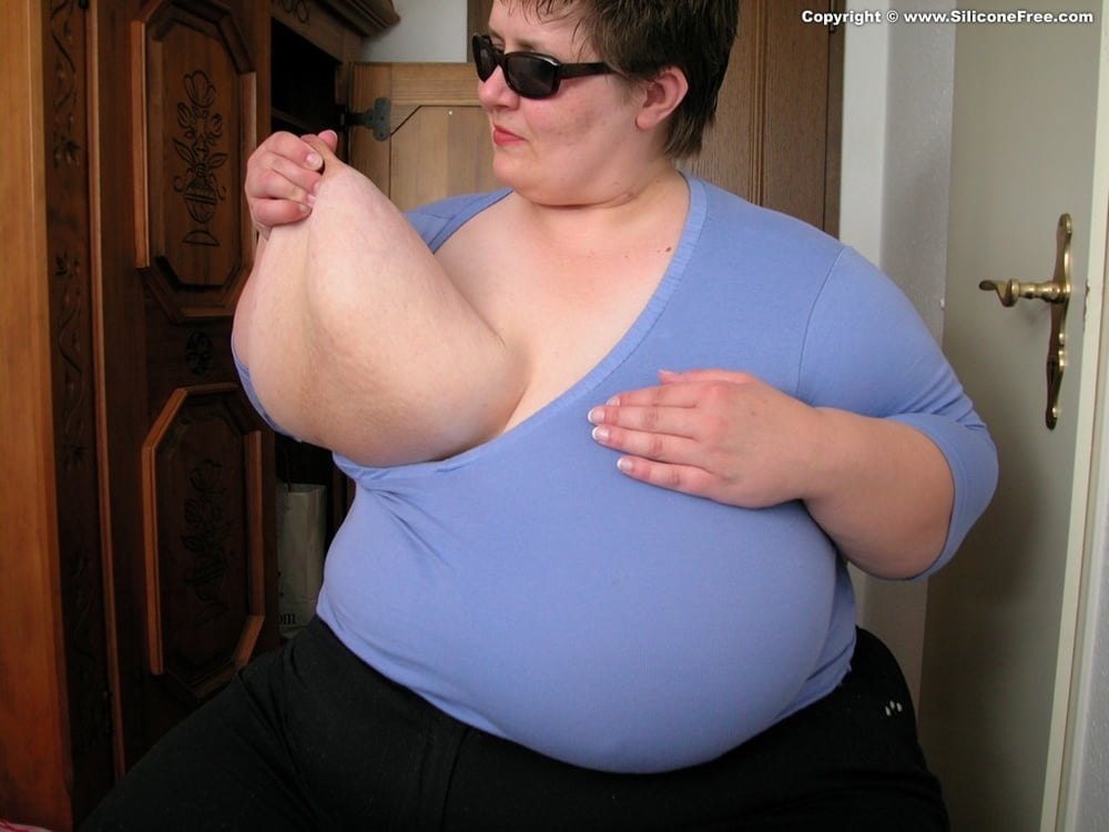 Hoodyman ssbbw 334 . fettes Schwein vicky p ausgesetzt .
 #93183928