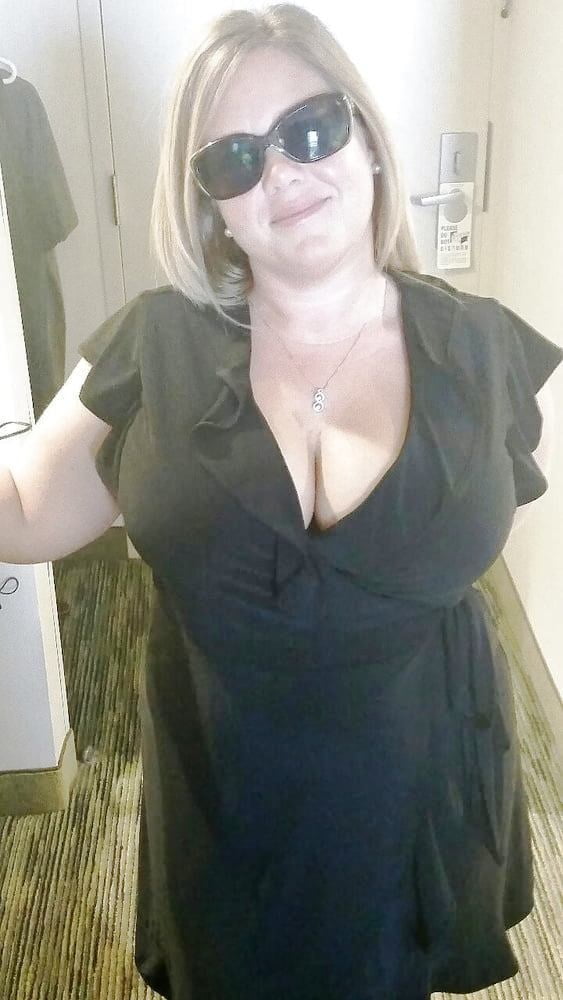 Rubia frau mt dicken titten
 #93854596