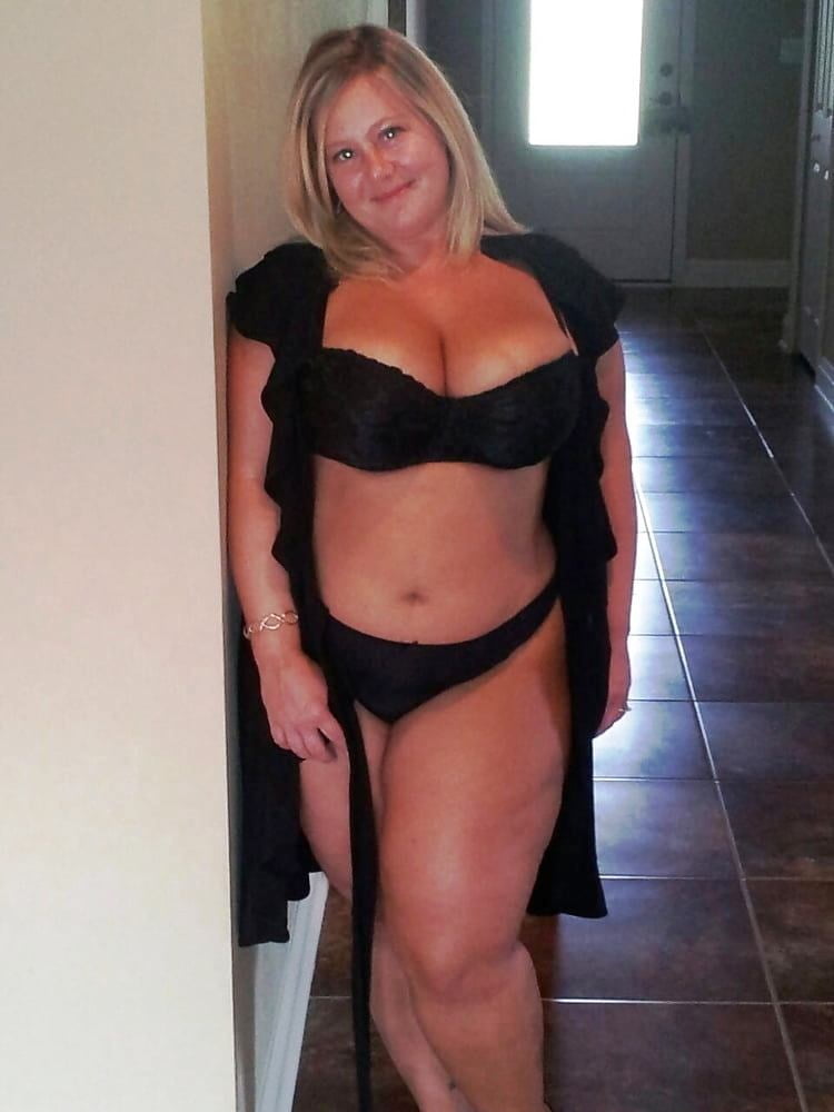 Rubia frau mt dicken titten
 #93854629