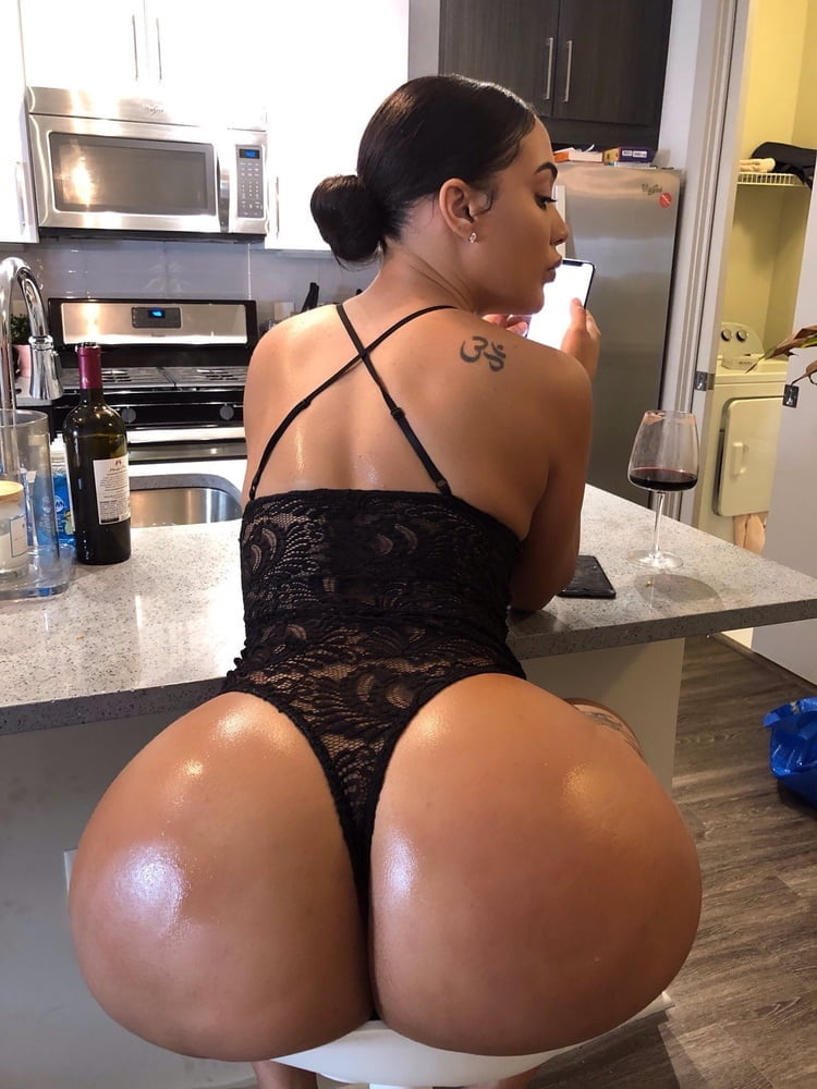 どこでもお尻
 #100233533