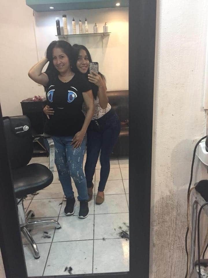 Madre e hija a cual le dan? #89180323