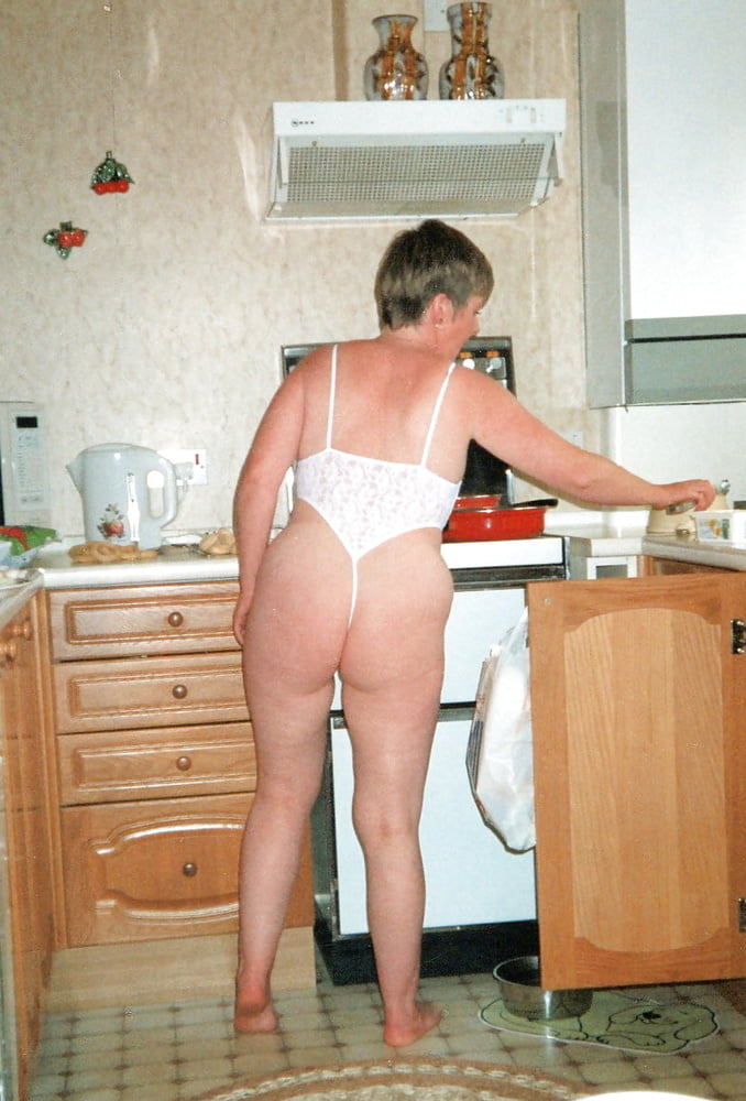 厨房の中の美しい女性
 #91863847