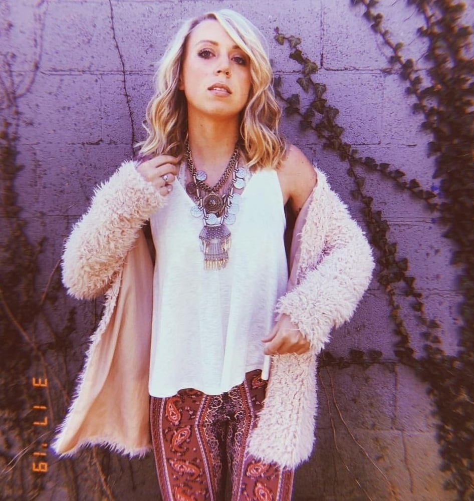 Brit W. #92822279