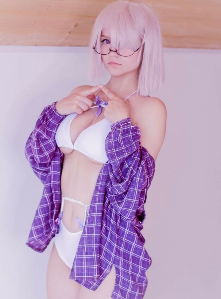 Lyvlas desnuda #107636977