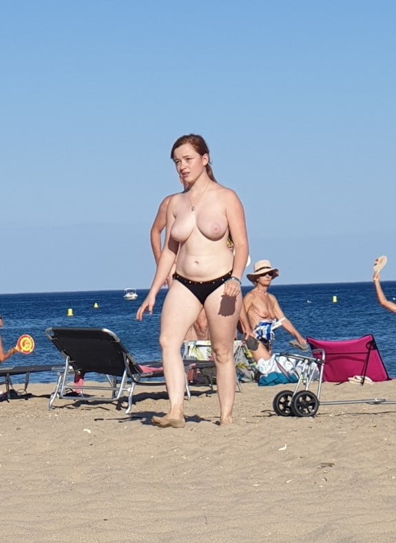 Grandes peitos de fora
 #101185373