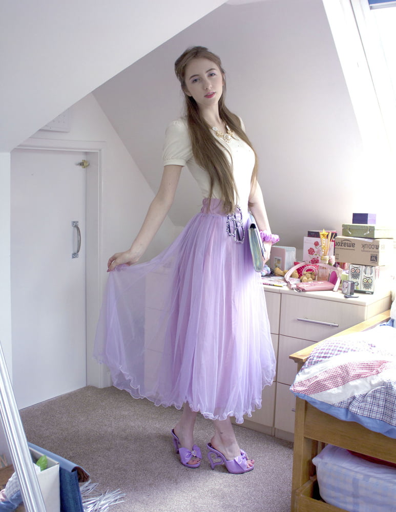 Mirando a las chicas en gasa
 #93499951