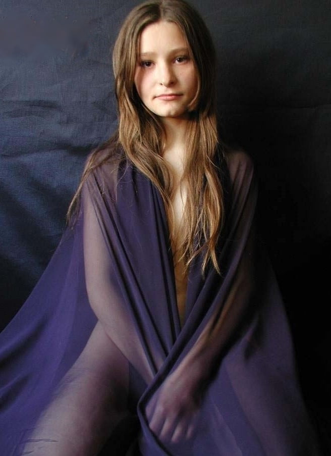 Mirando a las chicas en gasa
 #93500017