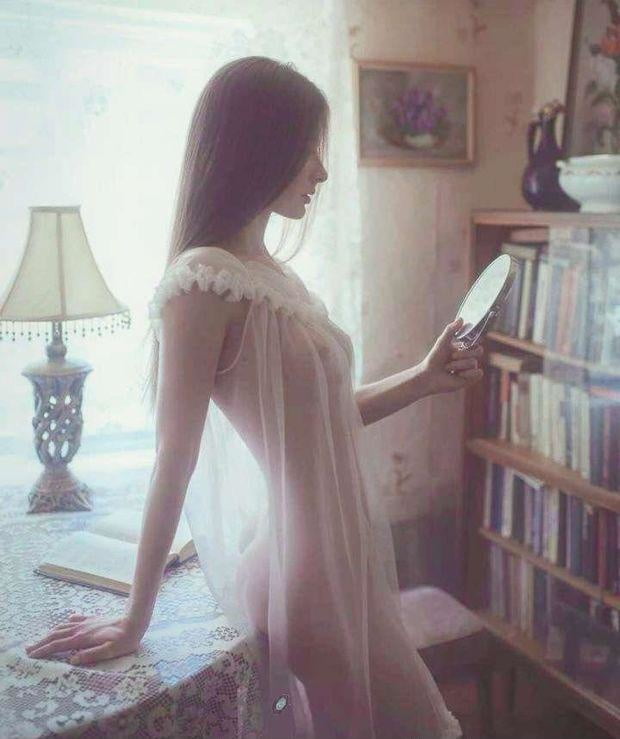 Mirando a las chicas en gasa
 #93500032