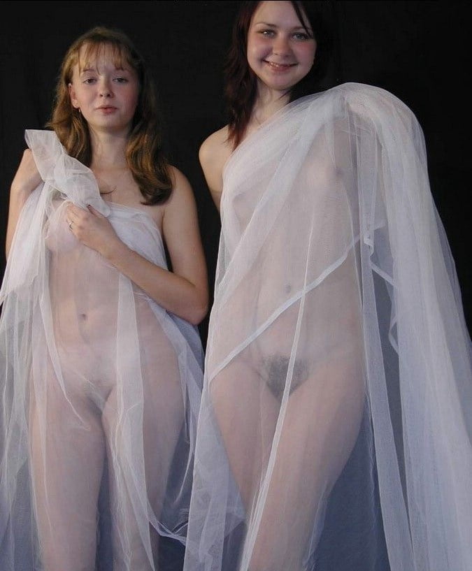 Mirando a las chicas en gasa
 #93500069