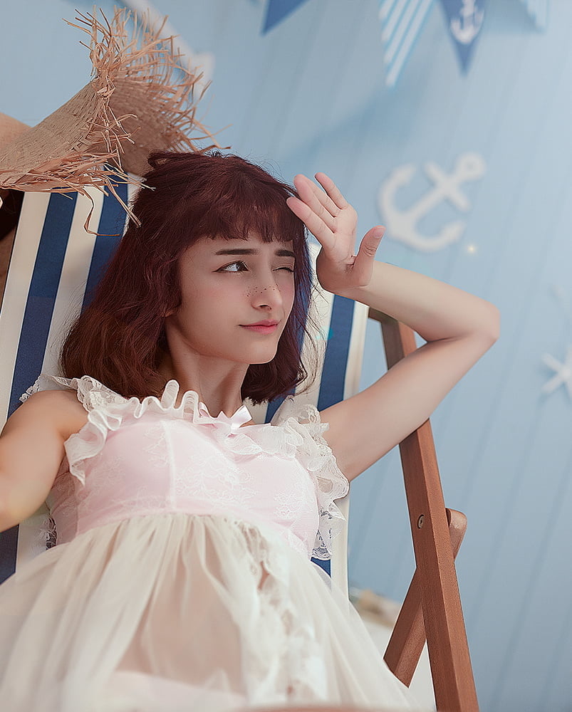 Mirando a las chicas en gasa
 #93500081