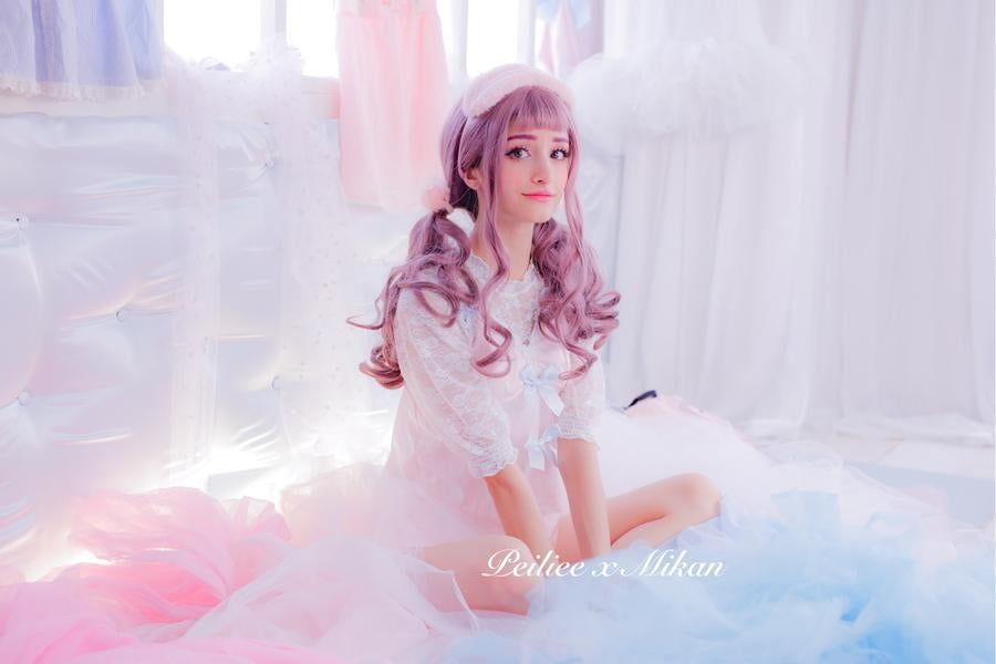 Gazing At Girls in Gauze #93500114