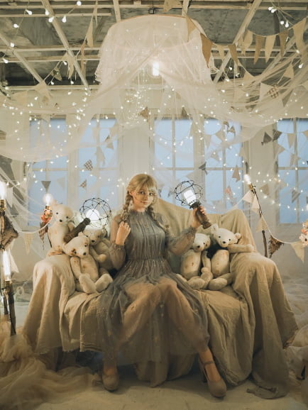 Mirando a las chicas en gasa
 #93500133