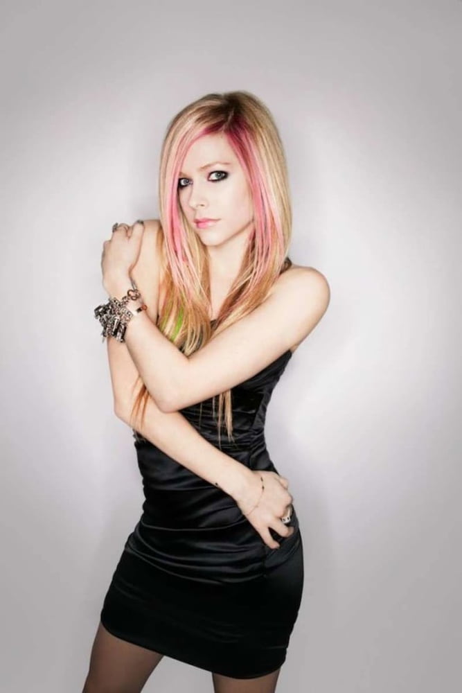 Avril Lavigne è la tua ragazza nev
 #98260652