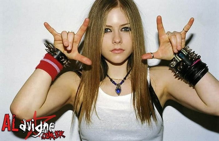 Avril Lavigne è la tua ragazza nev
 #98260704