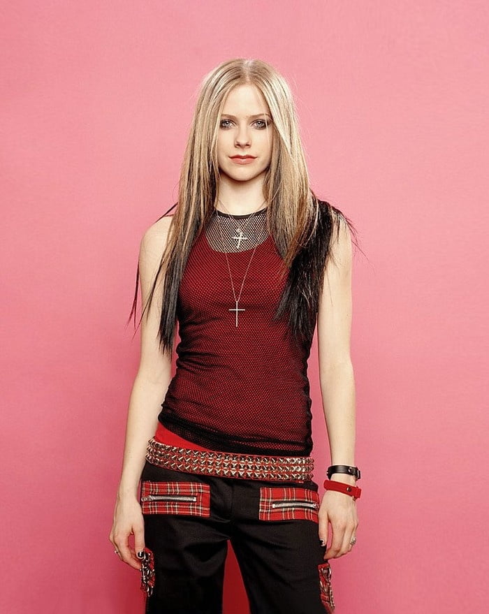 Avril Lavigne è la tua ragazza nev
 #98260723