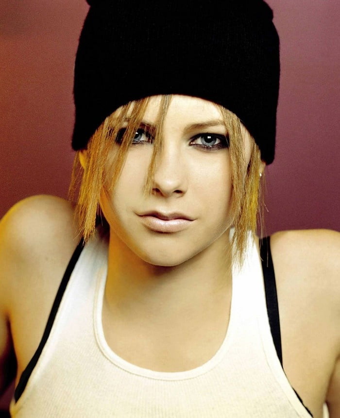 Avril Lavigne è la tua ragazza nev
 #98260751