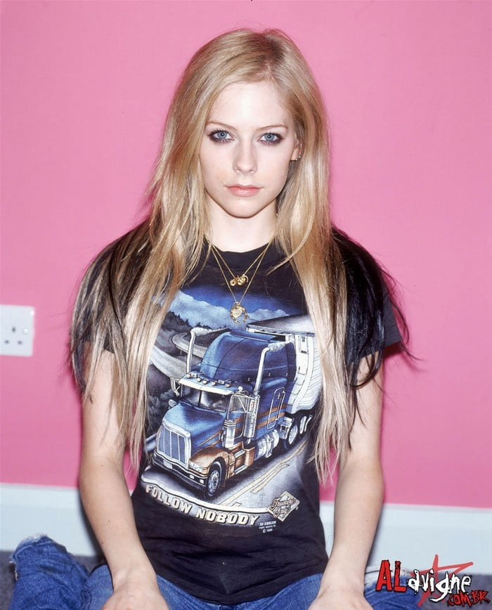 Avril Lavigne è la tua ragazza nev
 #98260797