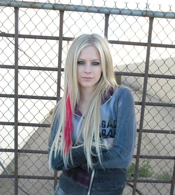 Avril Lavigne è la tua ragazza nev
 #98260857