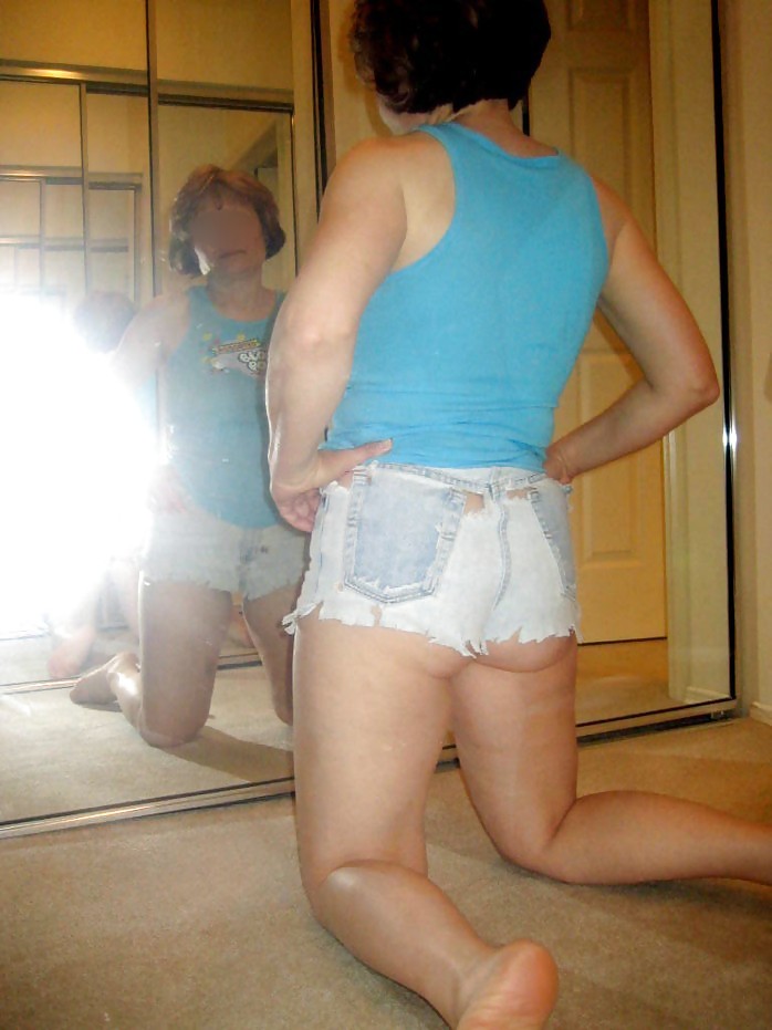マリーロックス 50+ 裸のセクシーな鏡の中の乳母
 #106706308