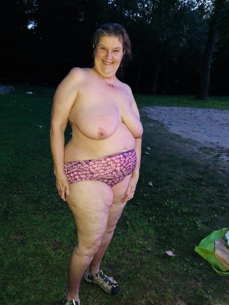 Acampada sexual
 #81516288