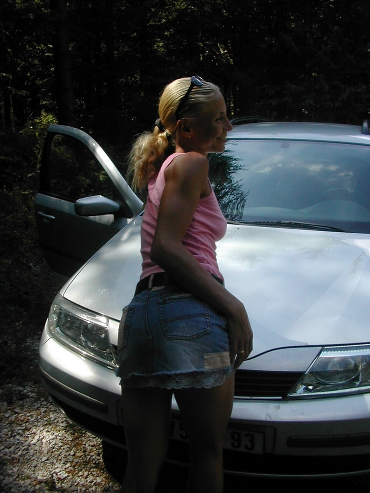 Milf sportive offre sa bouche et sa chatte #96252670