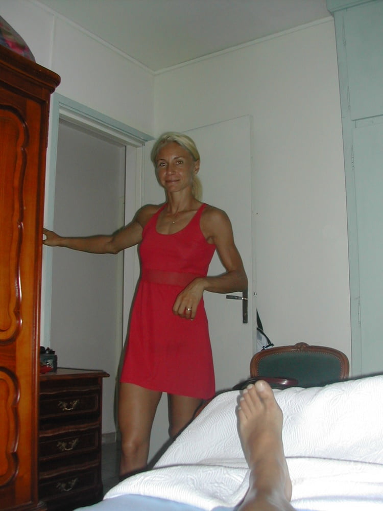 Milf sportive offre sa bouche et sa chatte #96252697