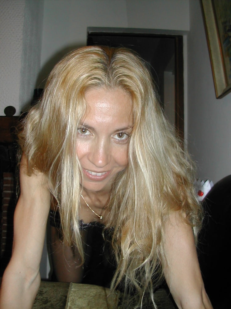 Milf sportive offre sa bouche et sa chatte #96252714