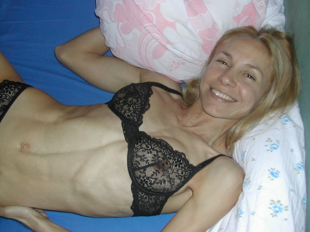 Milf sportive offre sa bouche et sa chatte #96252814