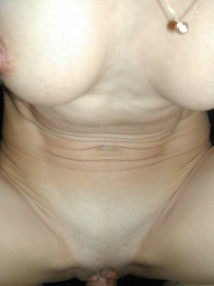 Milf sportive offre sa bouche et sa chatte #96252840