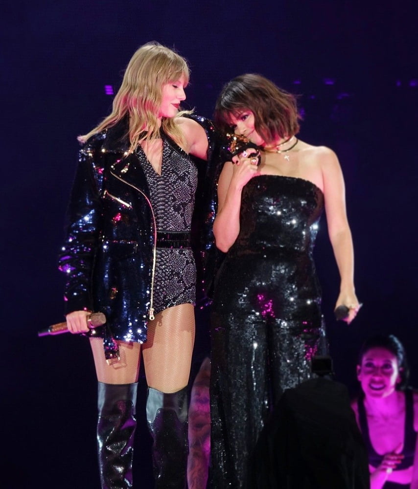 Taylor swift hot #95294920