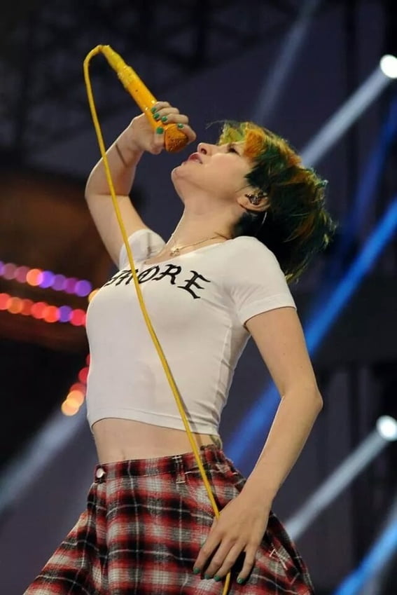 Hayley williams mi dà momenti difficili!
 #104968655