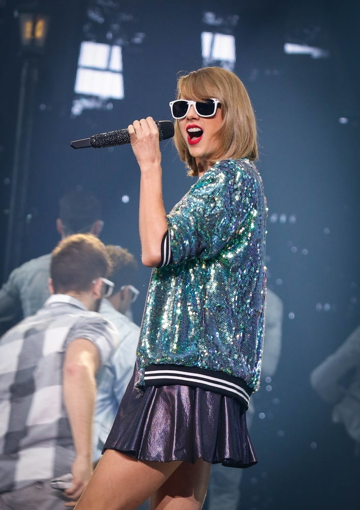 Taylor - Sexy on Stage #102163443