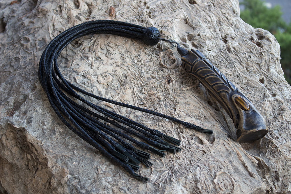 Gavial. 12-tail leather braided flogger. #93385583