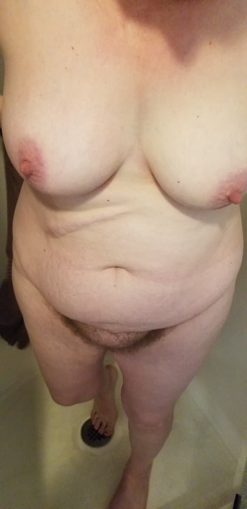Meine sexy mormonische Frau in der Dusche
 #98033082
