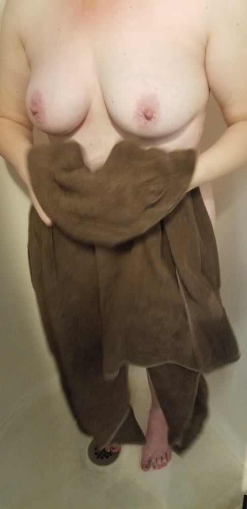 Meine sexy mormonische Frau in der Dusche
 #98033096